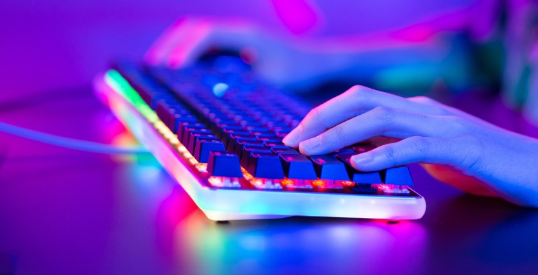 esport-rgb-mouse-and-keyboard-picture-id1191175480